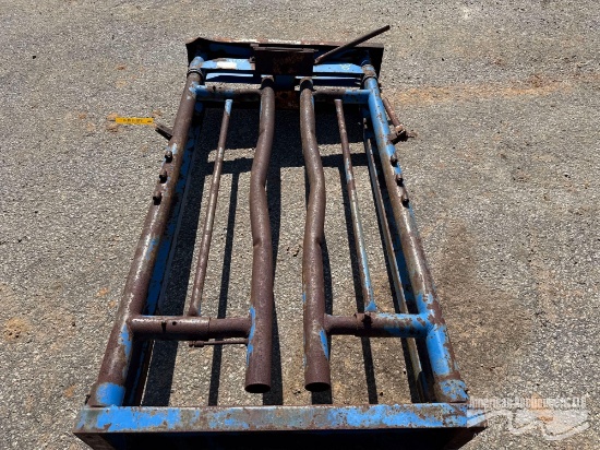 AUTOMATIC CATTLE HEAD GATE