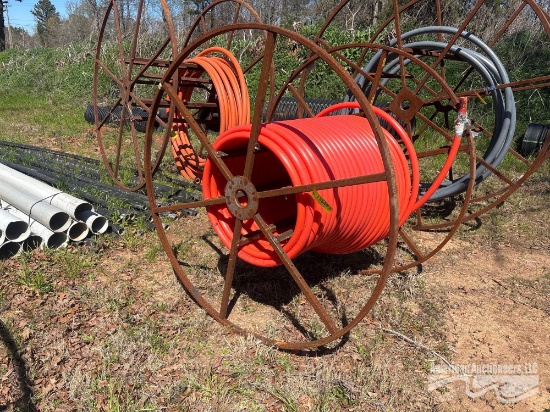SMALL METAL HOSE REEL W/HOSE