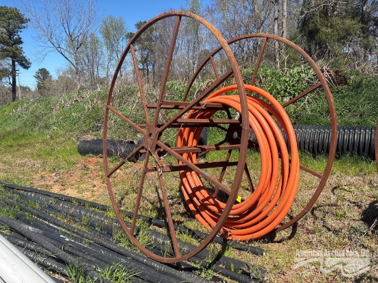 LARGE METAL HOSE REEL W/HOSE