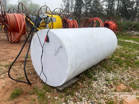 1000 GALLON FUEL TANK WITH 12V PUMP
