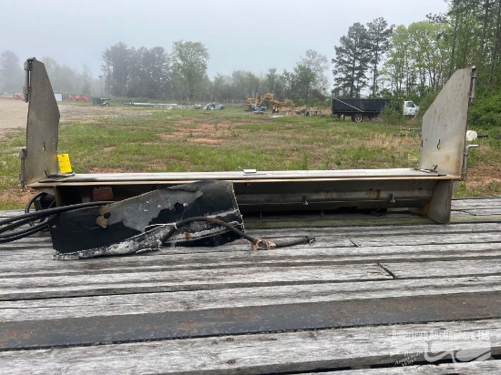 HENDERSON SAND/SALT SPREADER