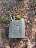 MILITARY 5 GALLON GAS CAN
