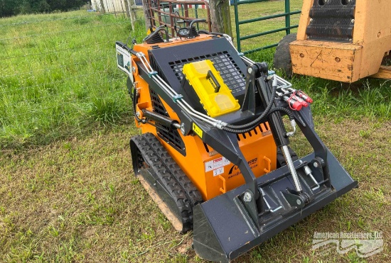 LAND HERO 2DH-HT380 MINI SKID STEER LOADER