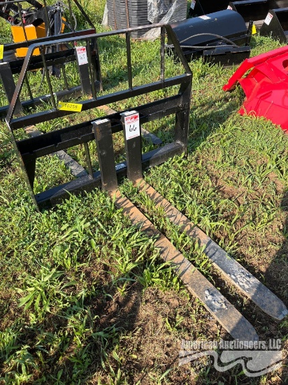 NEW KIVEL 3500LB QUICK ATTACH 4' PALLET FORK ATTACHMENT