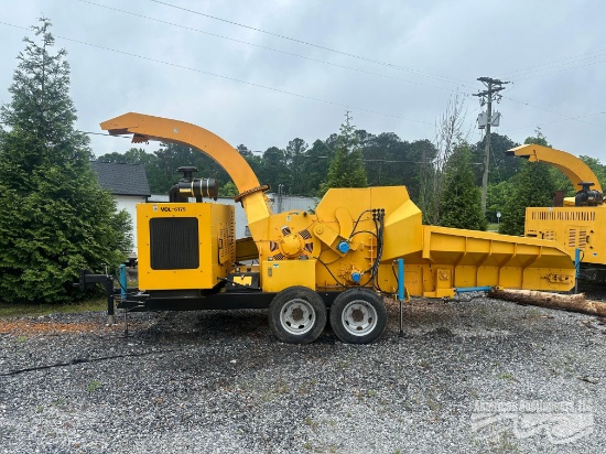 TANDEM AXLE WOOD CHIPPER