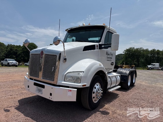 2017 Kenworth T880 Truck, VIN # 1XKZDP9X9HJ175569