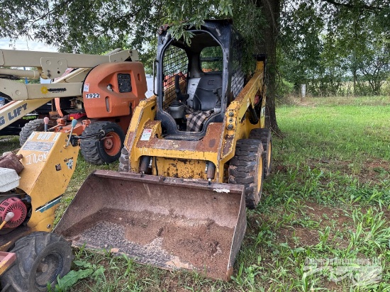 CAT 242D SKID STEER