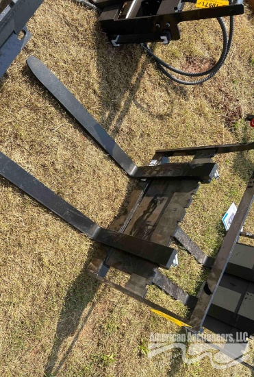 GIYI PALLET FORK ATT FOR SKID STEER, 30'' FORKS