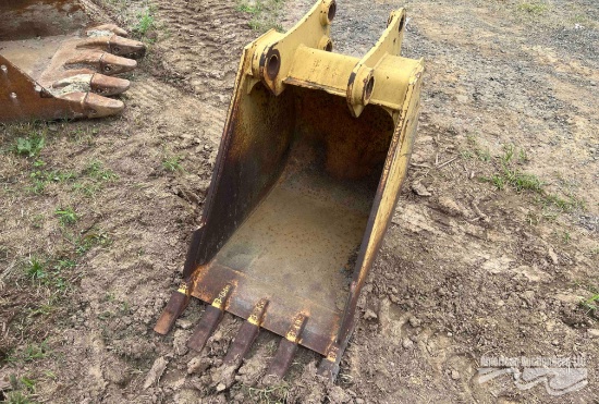24" CAT BACKHOE BKT