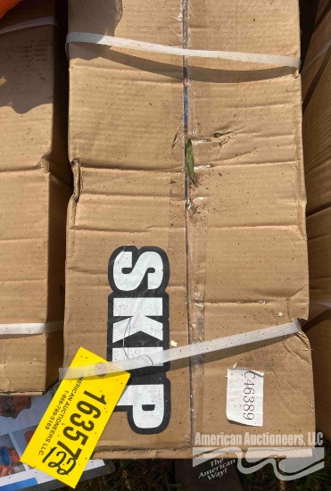 BOX OF 32 PCS 2''X27FT-5T RATCHET STARPS AND 10 PCS OF 1 1/2''X27FT-3T RATCHET STRAPS