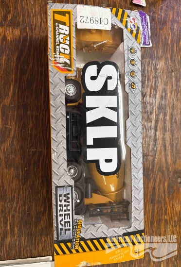 REMOTE CONTROL CONCRETE TRUCK TOY