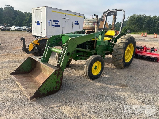 JOHN DEERE 1530 FARM TRACTOR