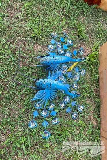 SOLAR POWERED PEACOCK YARD ORNAMENT