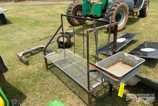 GOAT MILKING STAND