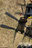 GIYI PALLET FORK ATT FOR SKID STEER, 30'' FORKS