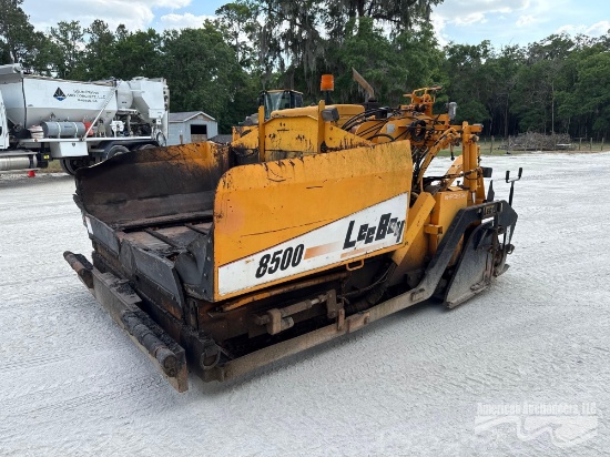 LEE BOY 8500T PAVER