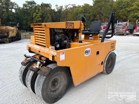 BASIC MODEL 700 PNEUMATIC ROLLER
