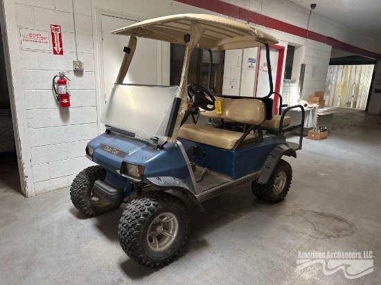 CLUB CAR GOLF CART WITH CHARGER
