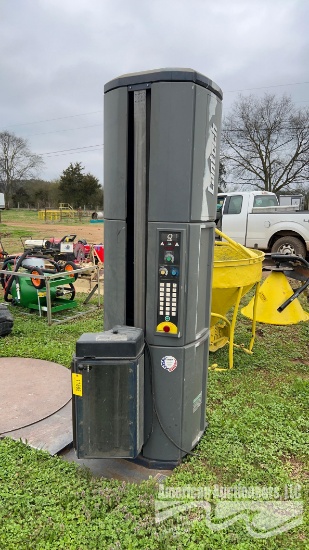 LANTECH SHRINK WRAP/PALLET WRAP MACHINE