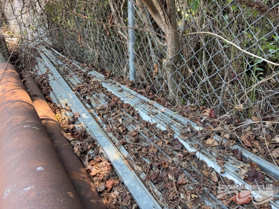 Lot of galvanized 1.5 inch track