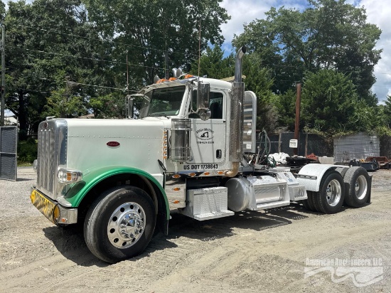 2015 Peterbilt 389 Tandem Axle Tractor Truck