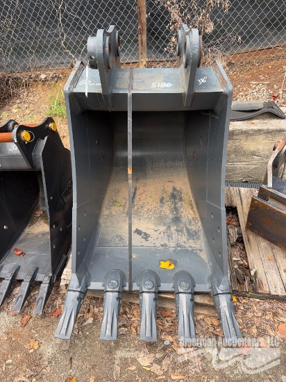 New Excavator Bucket w/ Eaco Teeth