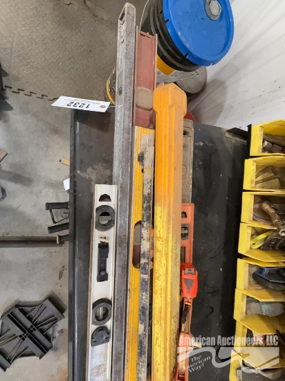 LOT OF ASSORTED LEVELS AND TAPE MEASURES