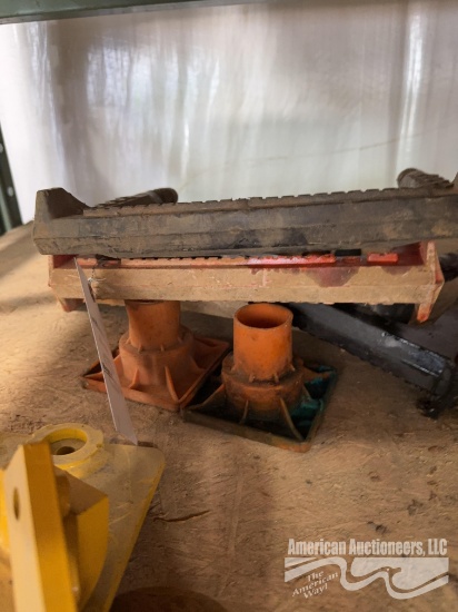 LOT OF MISC PLASTIC BRACKETS.
