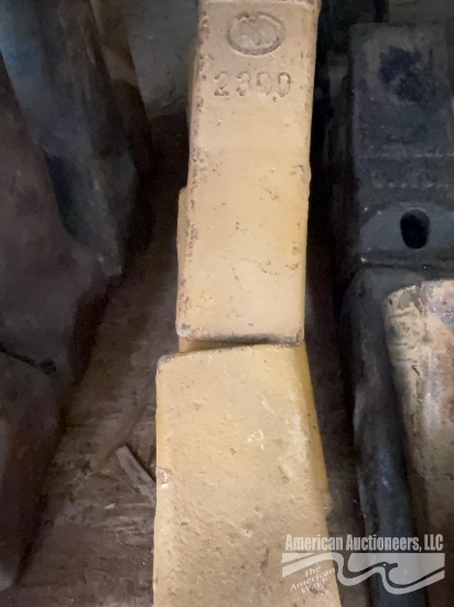 11 Bolt On Replacement Teeth