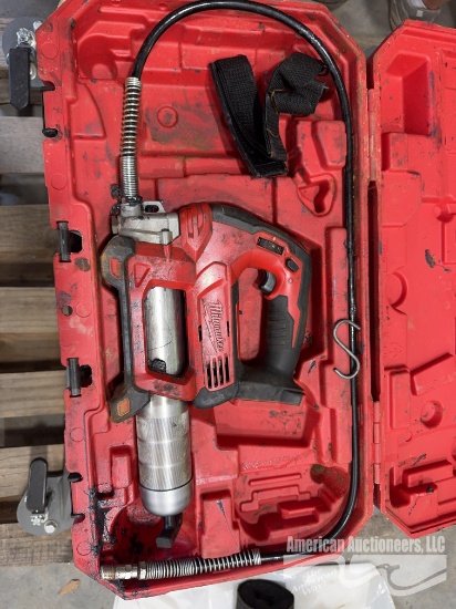 Milwaukee M18 Grease Gun + 4 Grease Guns