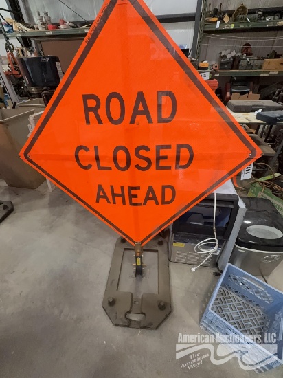 4 ROAD CLOSED FLAG WITH RUBBER BASE AND STAND