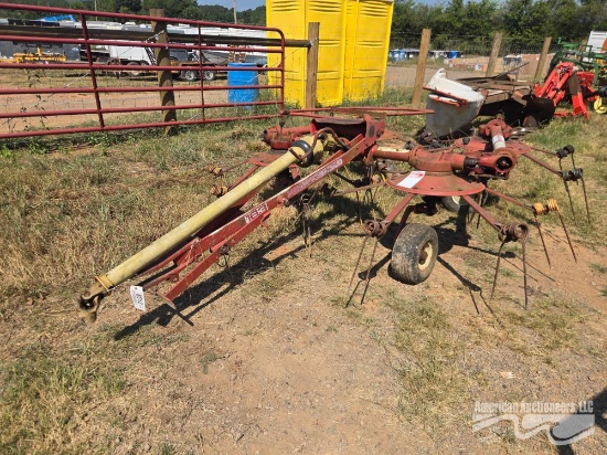 NEW HOLLAND 163 PULL BEHIND HAY TEDDER