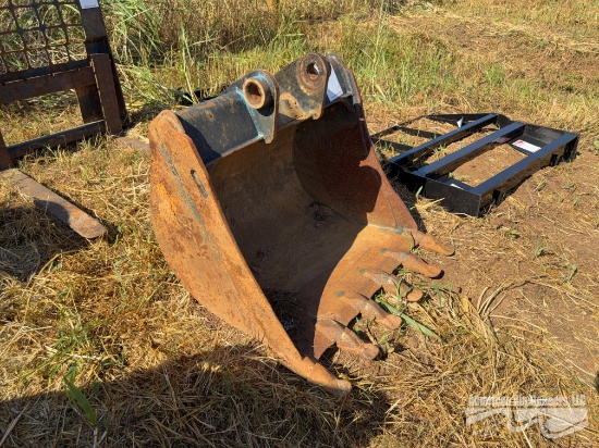 34" CAT TOOTHED EXCAVATOR BKT