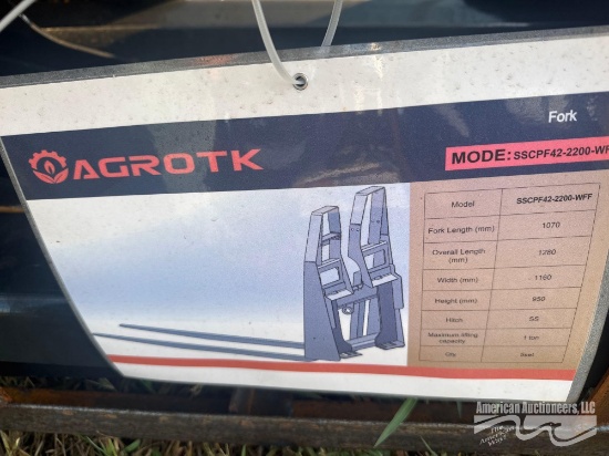 AGROTKSSCPF42-2200-WFF QUICK ATTACH 42" WALK THROUGH PALLET FORKS MAST