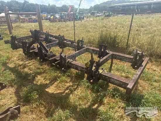 11FT 3PTH SPRING TOOTH CHISEL PLOW