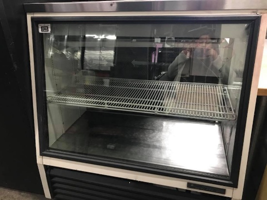 TRUE 48" STRAIGHT GLASS DELI DISPLAY CASE