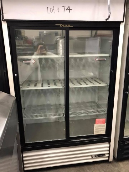 TRUE 2 DOOR REACH IN MERCHANDISER
