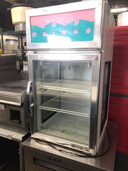 BEVERAGE AIR COUNTER TOP REACH IN MERCHANDIER
