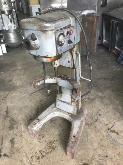 HOBART 30 QT MIXER
