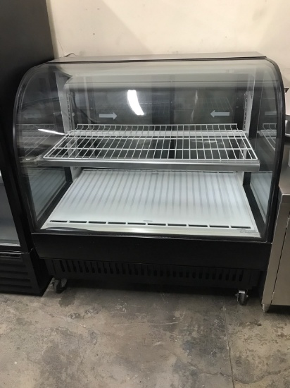 TRUE 50" CURVE GLASS PASTRY DISPLAY CASE