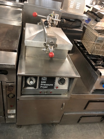 HENNY PENNY PRESSURE FRYER, MODEL 600
