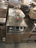 HENNY PENNY PRESSURE FRYER, MODEL 600