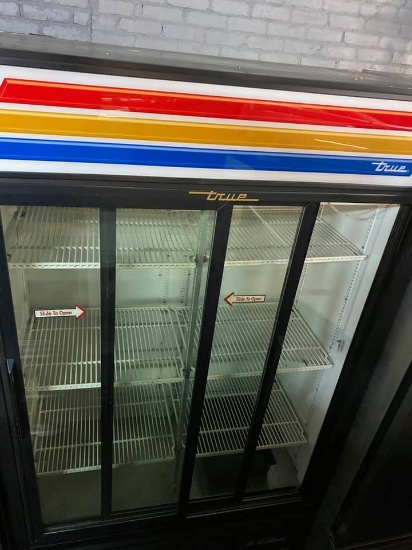 True 2 Sliding Glass Door Merchandiser / Refrigerator