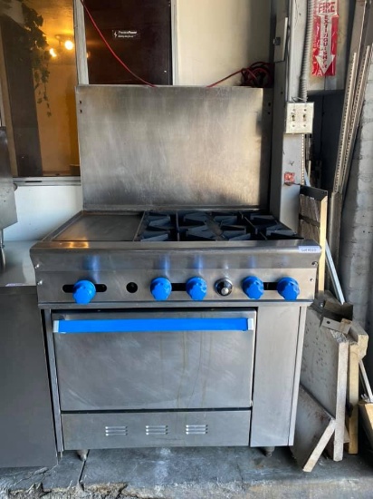 U.S Range 4 Burner w/12” Griddle & Oven Below