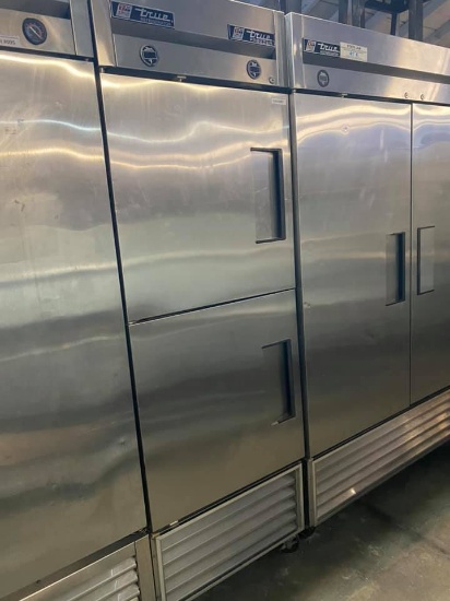 True T-23DT 27" Reach-In 1-Section Refrigerator Freezer With 2 Solid Half Doors