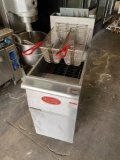 Avantco 35-45lb Gas Deep Fryer W/Baskets