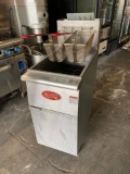 Avantco 35-45lb Gas Deep Fryer W/Baskets