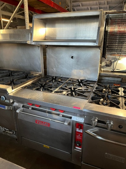 Vulcan 4 Burner Gas Range w/Oven below & ALL S.S Closed Overshelf