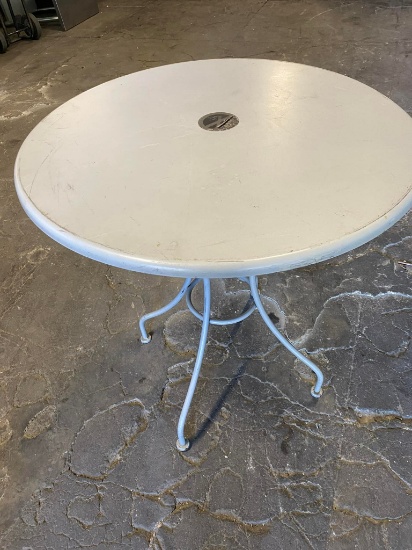 White Round Patio Tables