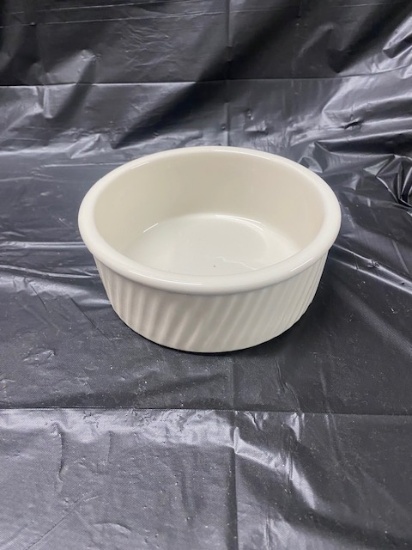 Tuxton 20 Oz. 5 5/8" Souffle Swirl Sides